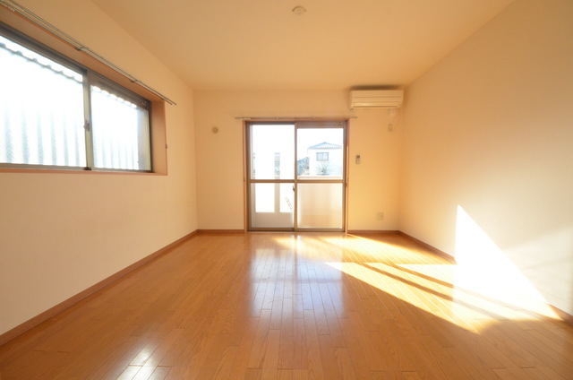 居室・リビング　～人気の角部屋ですっ～