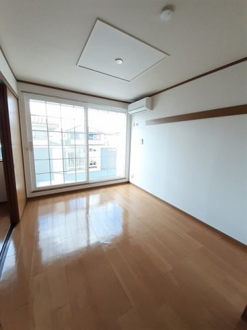 居室・リビング　こちらのリビングで趣味の時間をお楽しみください