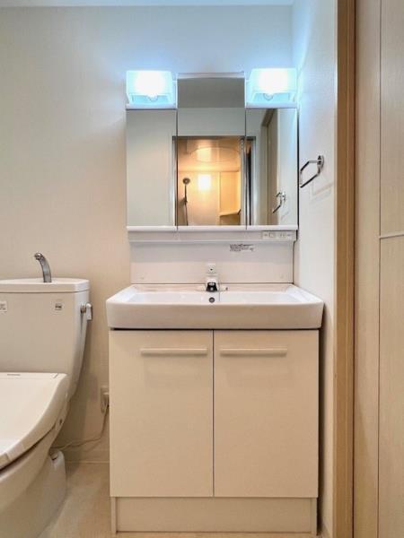 洗面設備　※別部屋の参考写真です。