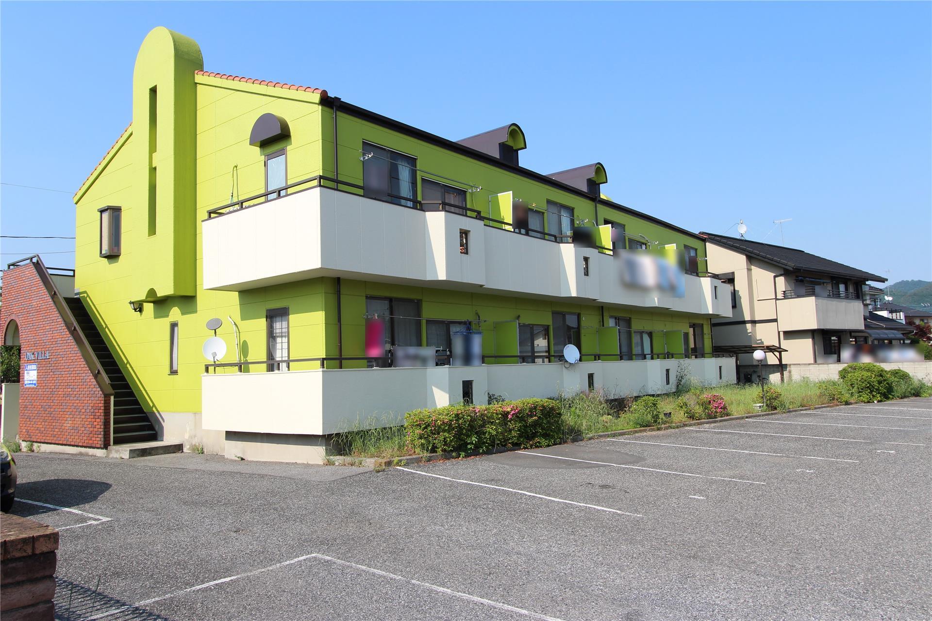 建物外観　鮮やかなグリーンの外観♪