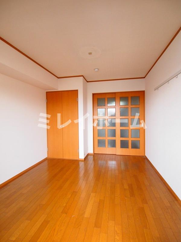 居室・リビング　同建物内、別のお部屋の参考写真になります。