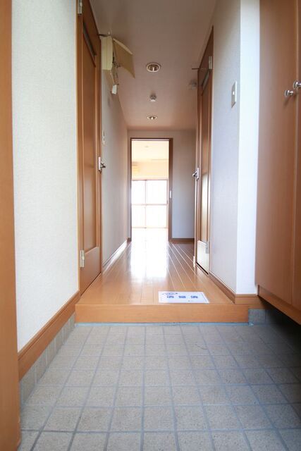 玄関　※別室の参考写真の為、現況優先です。