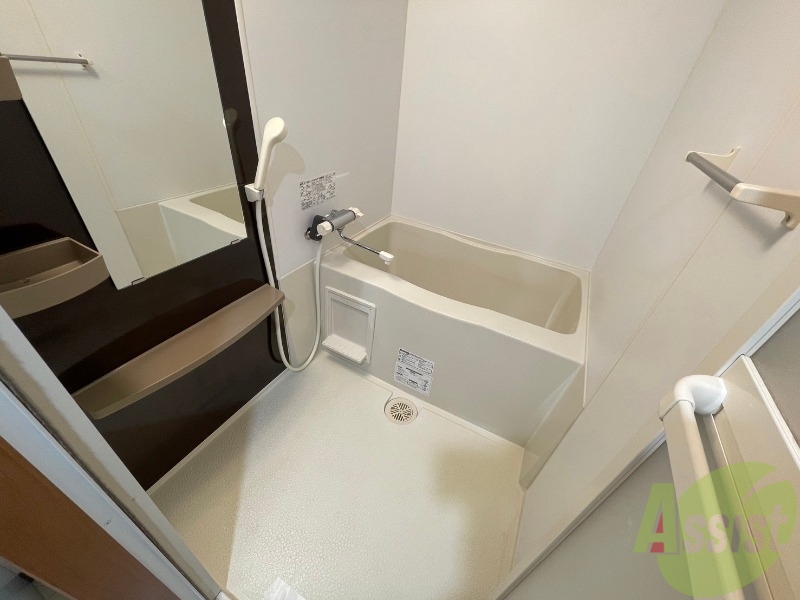 バス・シャワールーム　お風呂になります。一日の疲れを癒してくださいね。