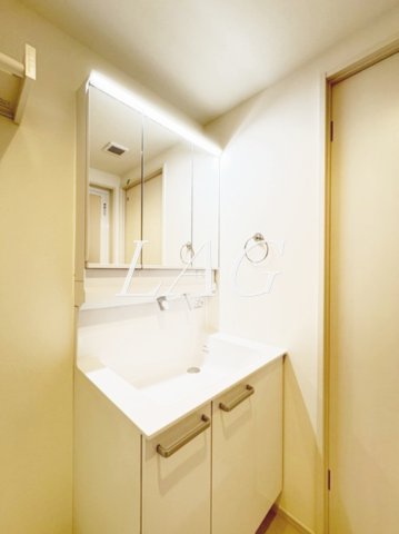 洗面設備　独立洗面台です。