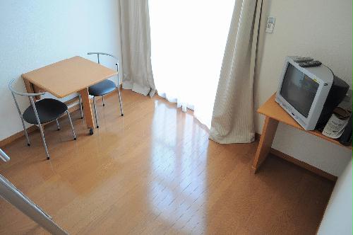 居室・リビング　床材は号室によって異なります