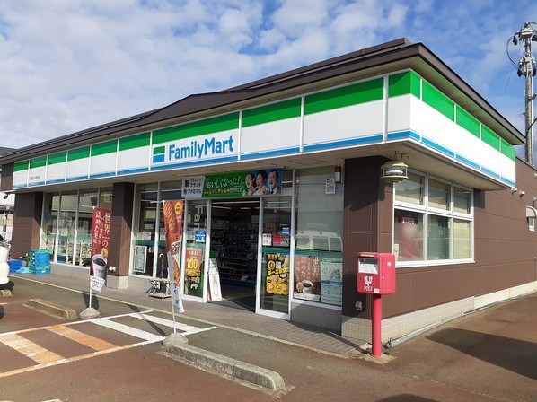 コンビニ　ファミリーマート天童北久野本店（コンビニ）まで500m