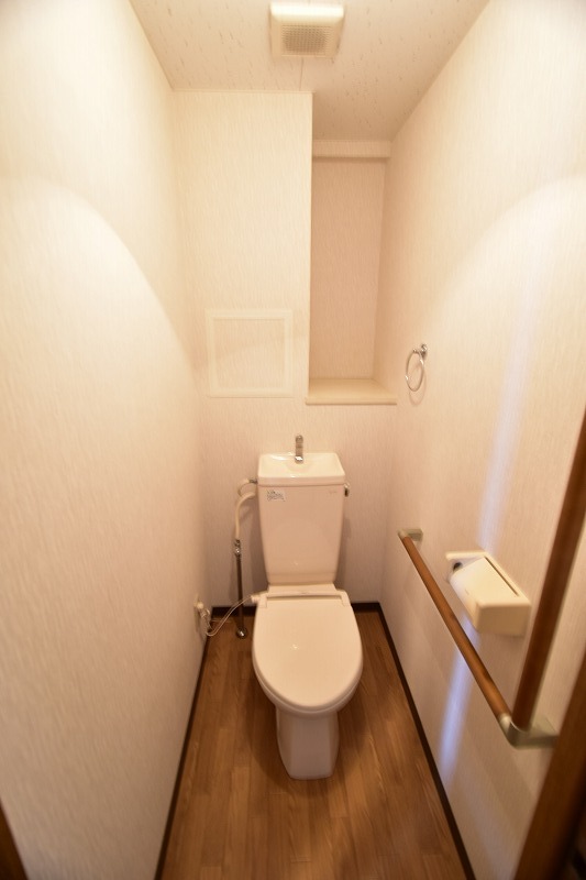 トイレ　※参考写真（別のお部屋の写真になります。）