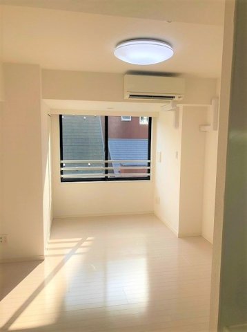 居室・リビング　※別部屋の参考写真です。