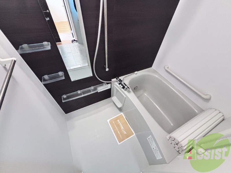 バス・シャワールーム　こちらはバスルームでございます。鏡付きが良いですね。