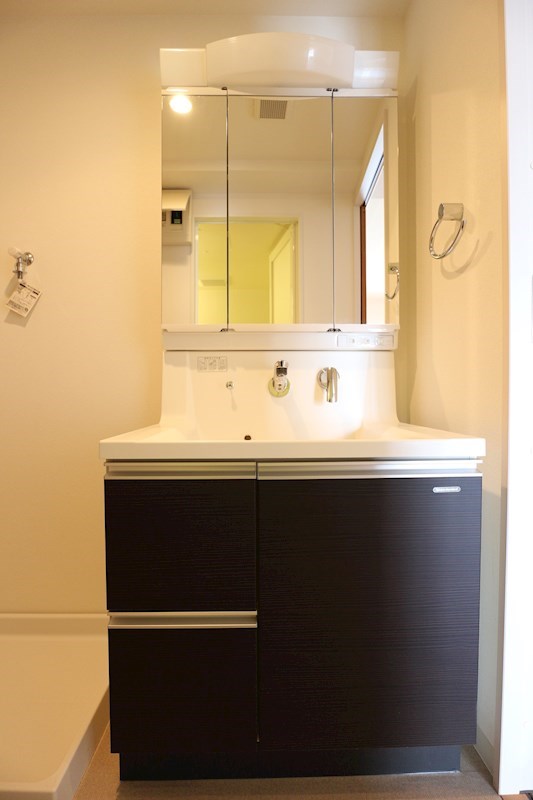 洗面設備　写真は同型物件（現況優先）