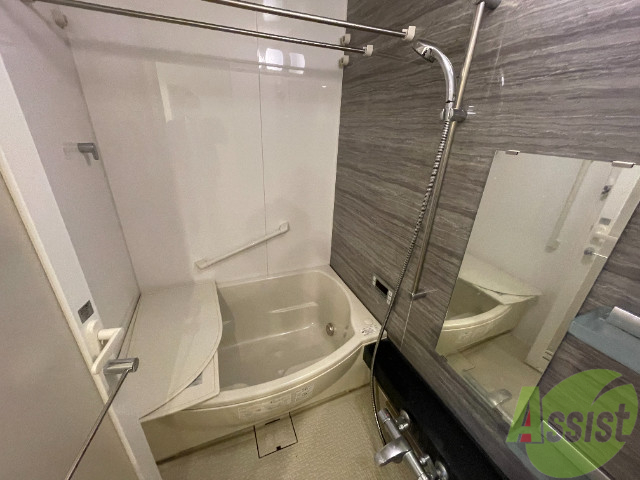 バス・シャワールーム　ゆったりくつろげる広さのあるお風呂となっております