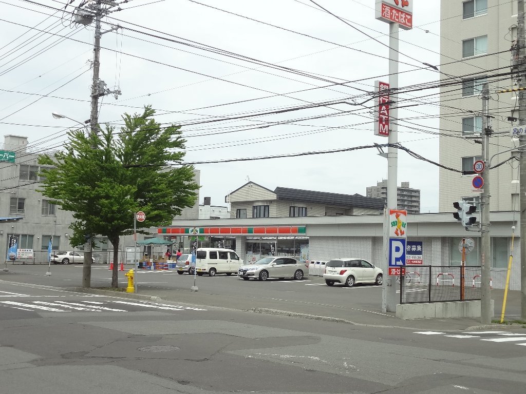 コンビニ　サンクス札幌宮の森3条店（コンビニ）まで383m
