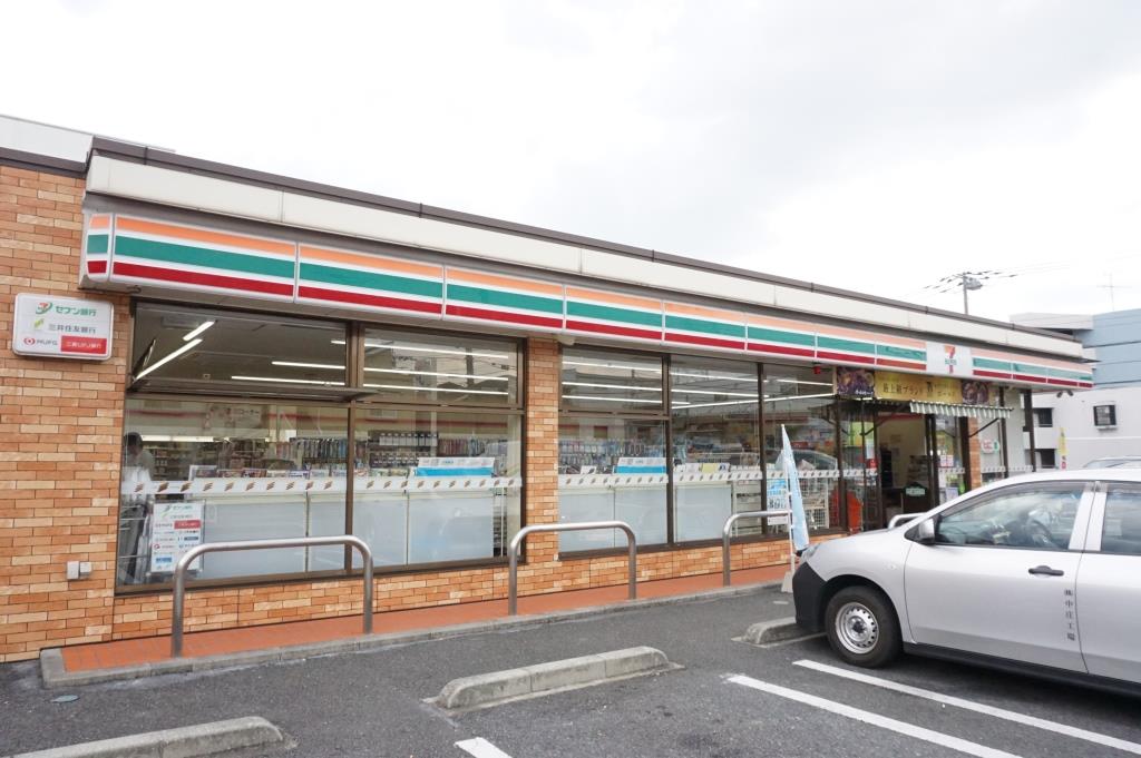 コンビニ　セブンイレブン 足立伊興番田店（コンビニ）まで452m