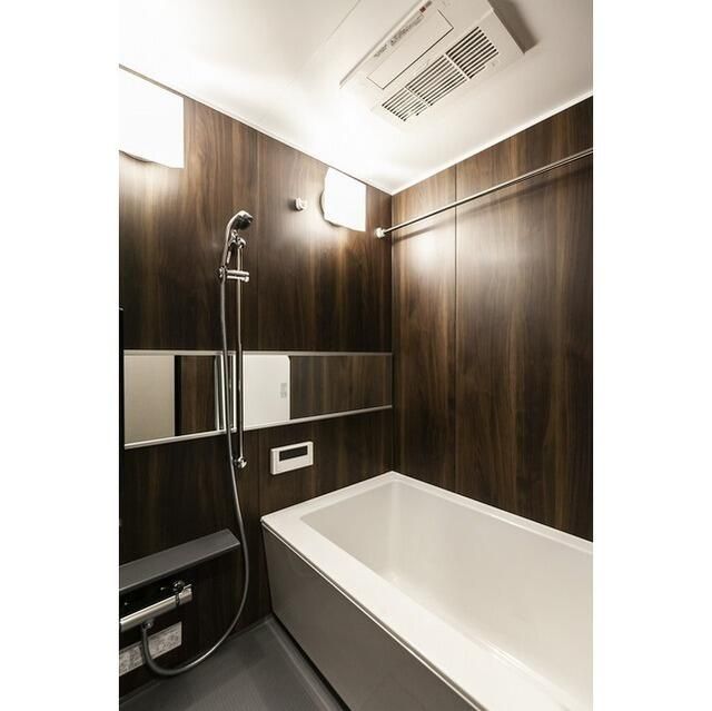 バス・シャワールーム　落ち着いた空間のお風呂です