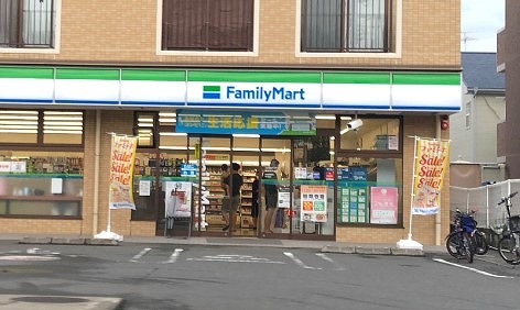 コンビニ　ファミリーマート（コンビニ）まで473m