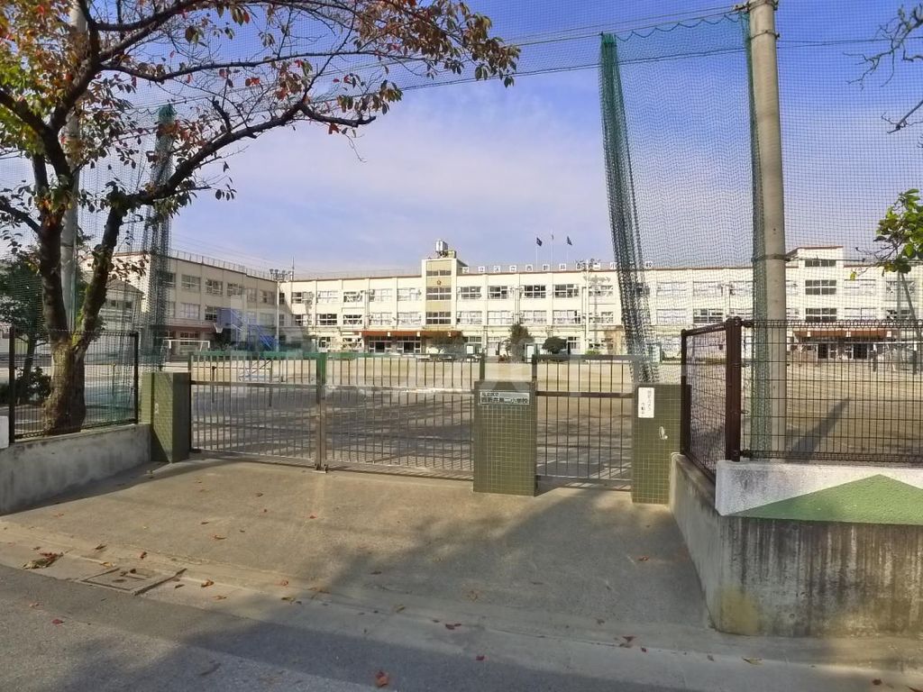 小学校　足立区立西新井第二小学校（小学校）まで790m