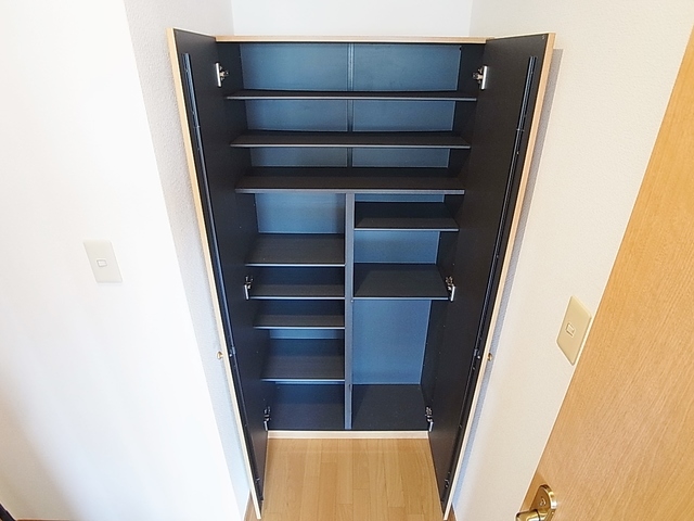 玄関　大容量シューズボックス