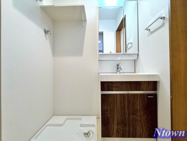 洗面設備　独立洗面台、朝の身支度には欠かせません