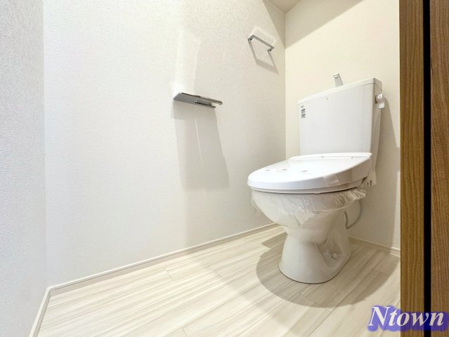 トイレ　落ち着いた色調のトイレです