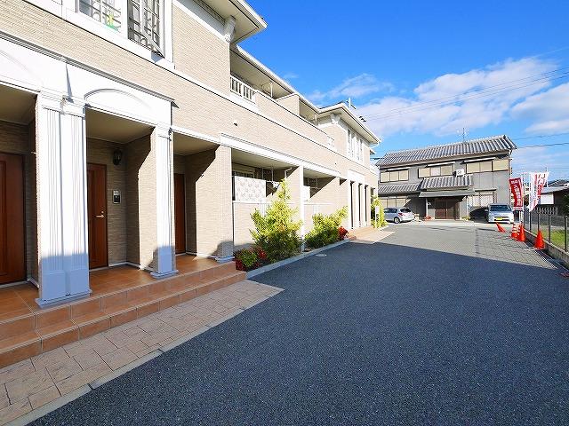 エントランス　ゆとりのあるエントランスです