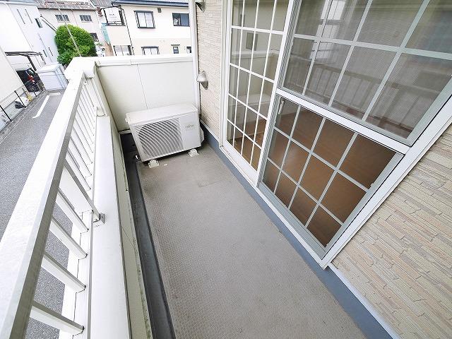 バルコニー　外からの目が気にならないバルコニーで洗濯物が干せます