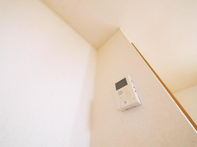 セキュリティ　モニター付きインターホンついています