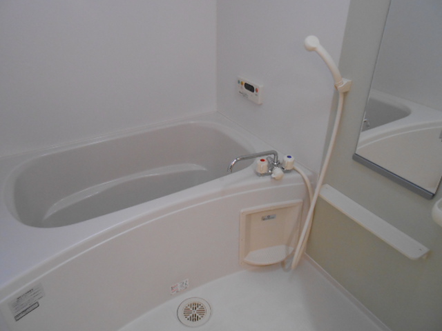 バス・シャワールーム　追焚機能付浴槽・浴室乾燥機完備