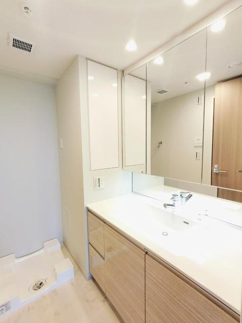 洗面設備　３面鏡洗面台