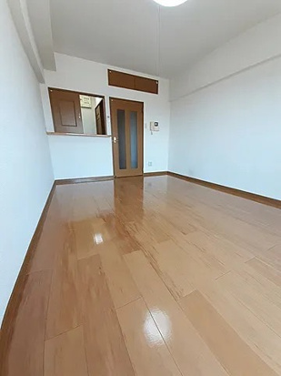 居室・リビング　※写真は別室参考写真・現状優先　※間取図と異なる箇所は現状優