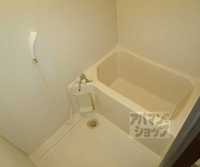 バス・シャワールーム　２０２号室の写真です。