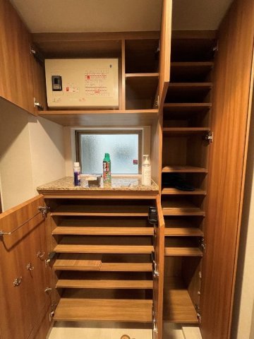 玄関　シンプルで使いやすい玄関です