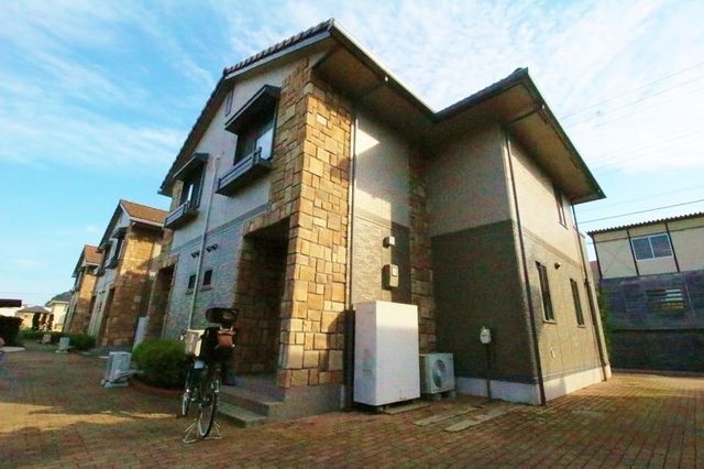 建物外観　★駐車場付きのテラスハウス★