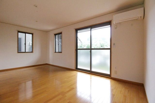 居室・リビング　★2面採光・明るいリビング★