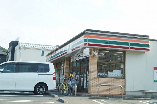 コンビニ　セブンイレブン京王読売ランド前店（コンビニ）まで520m