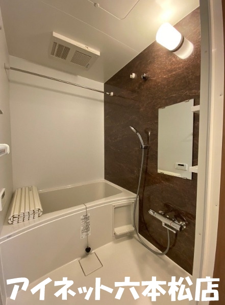 バス・シャワールーム　1日の疲れを流しましょう。