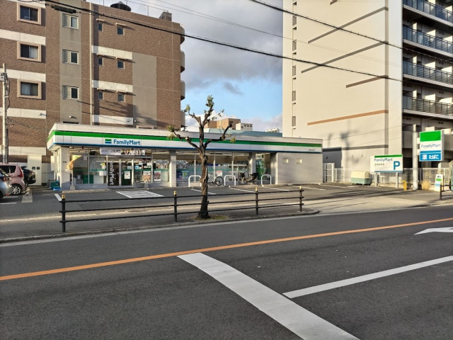 コンビニ　ファミリーマート　巽中四丁目店（コンビニ）まで110m
