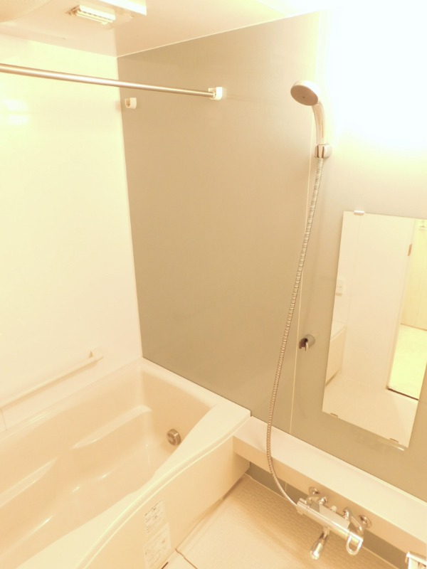 バス・シャワールーム　追い焚き機能付き風呂♪