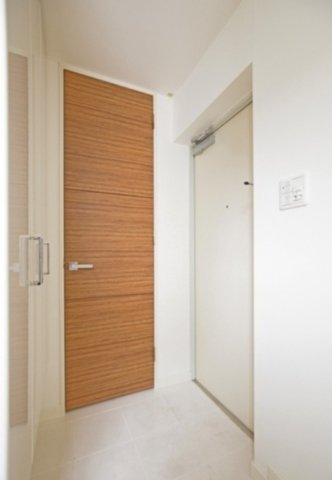玄関　※別部屋の参考写真です。