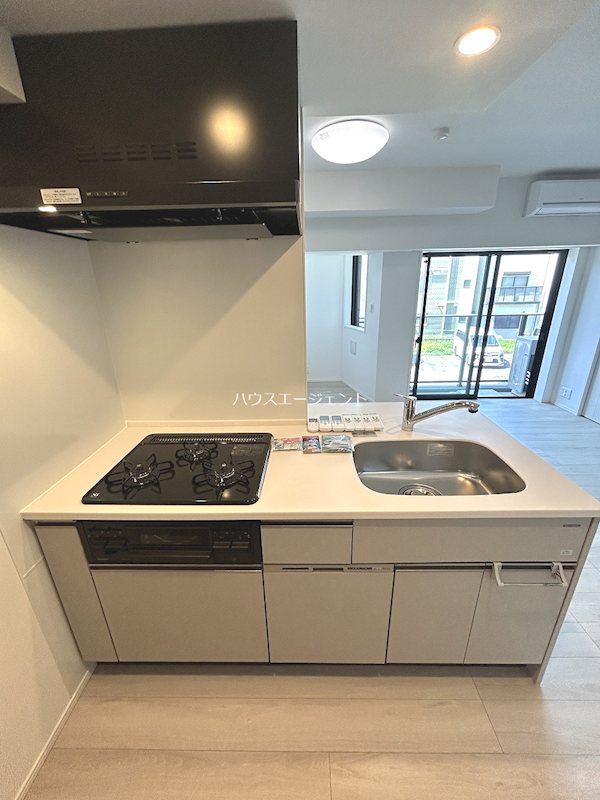 キッチン　システムキッチンでグリル付きです※他部屋参考画像