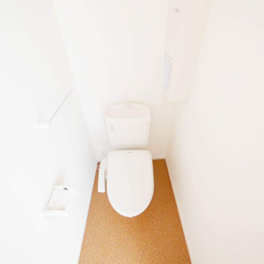 トイレ　★トイレは温水洗浄便座です★