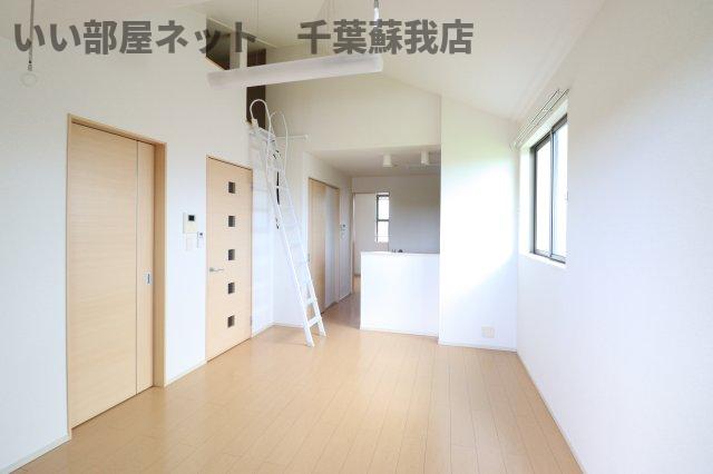 居室・リビング　こちらの居間で趣味の時間をお楽しみください