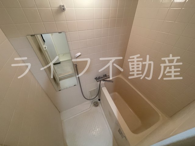 バス・シャワールーム　落ち着いた空間のお風呂です