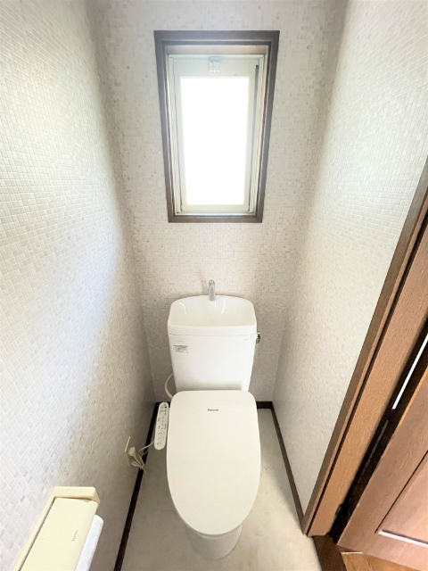 トイレ　温水洗浄便座付き