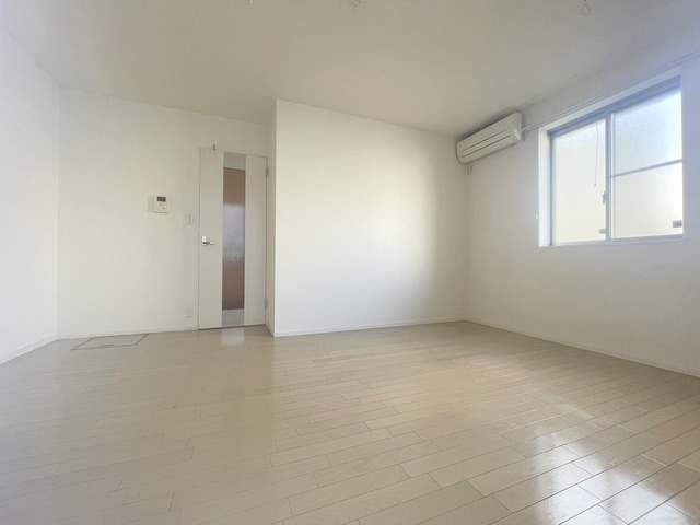 居室・リビング　★明るいフローリングの角部屋です★