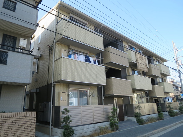 建物外観　エントランス側から見た外観です♪