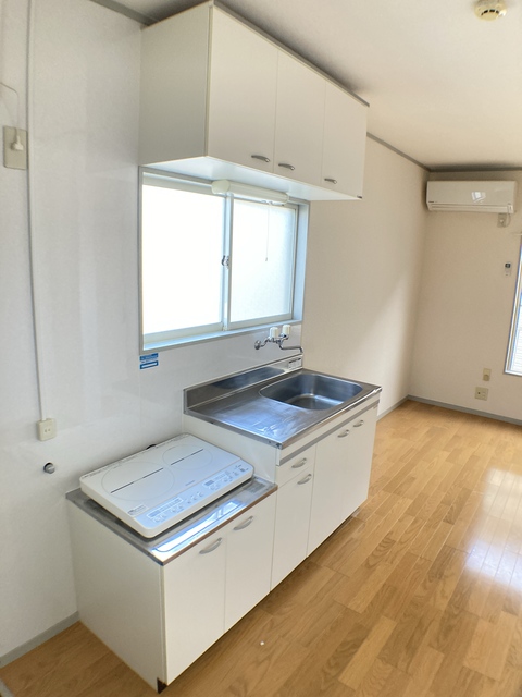 キッチン　※補修前の参考画像の為、設備等は現況優先。