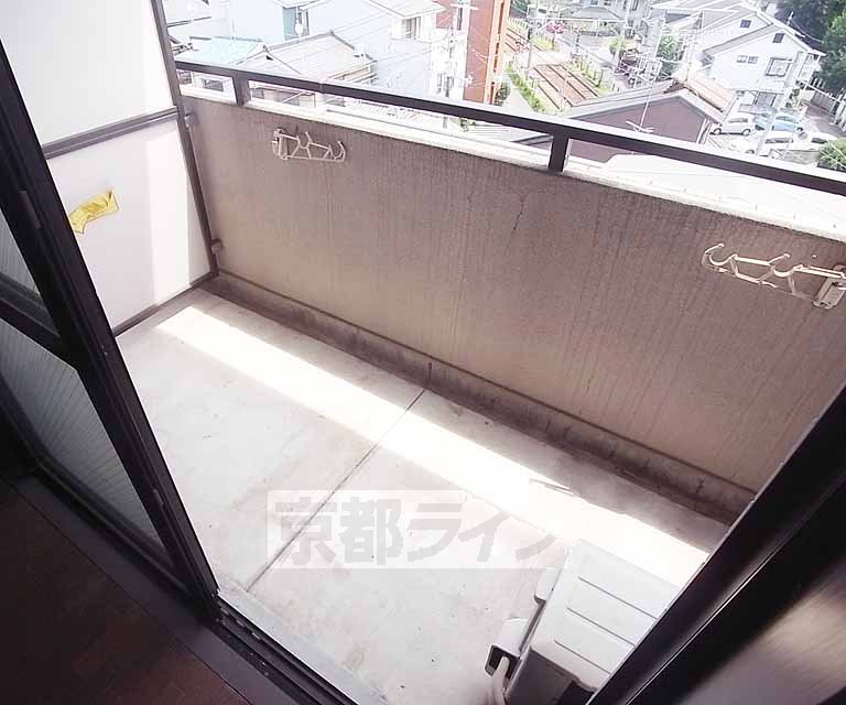 バルコニー　広いので洗濯物を沢山干せますね！