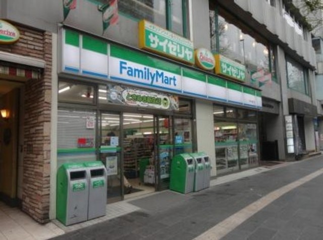 コンビニ　ファミリーマート六本木三丁目店（コンビニ）まで237m