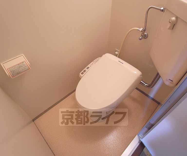 トイレ　ウォシュレッと付き