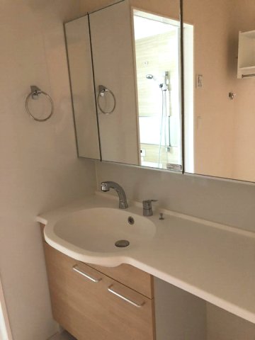 洗面設備　※同タイプの部屋写真です